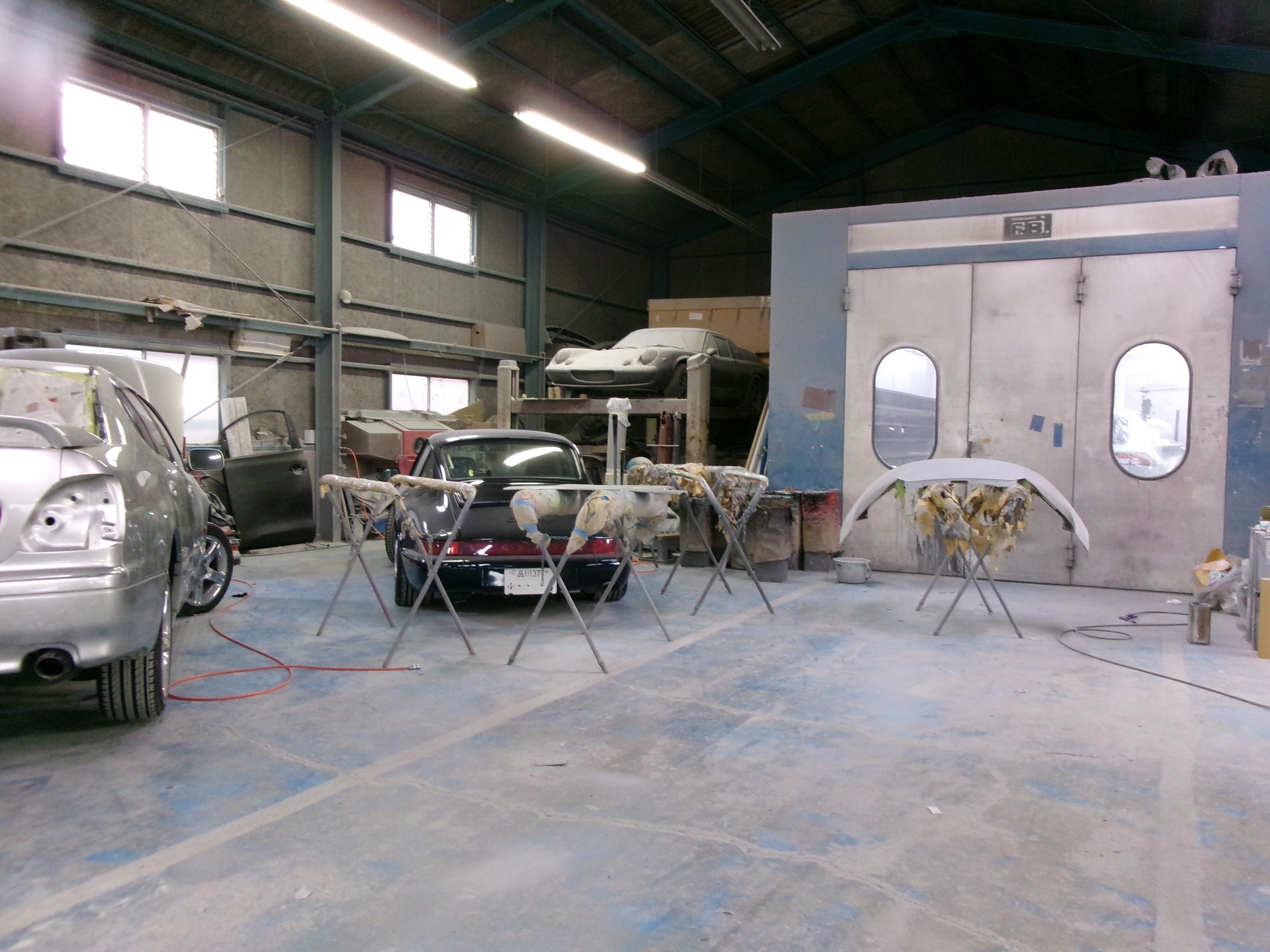 板金・塗装工場の様子