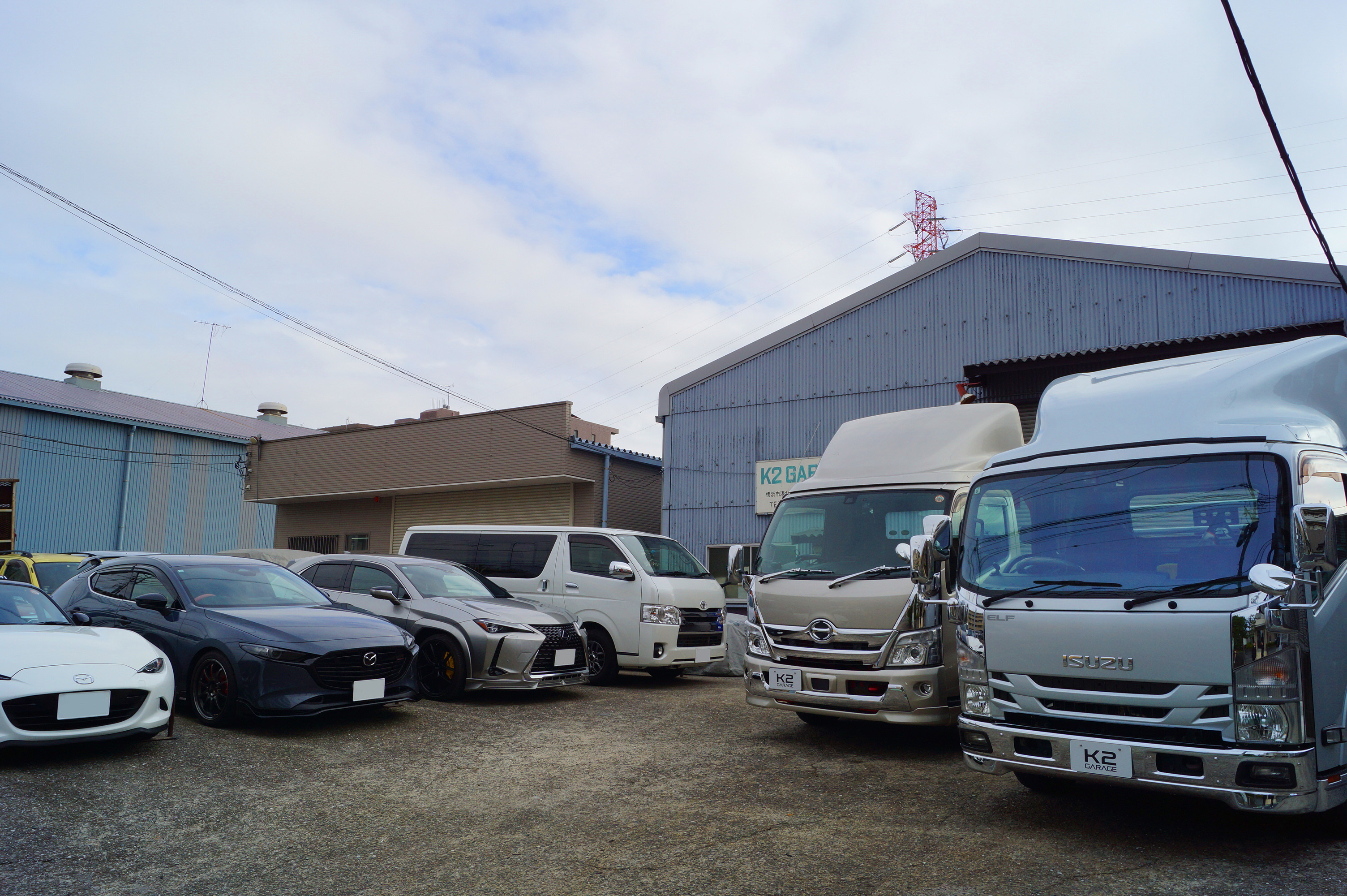 サーキットを走るロードスター