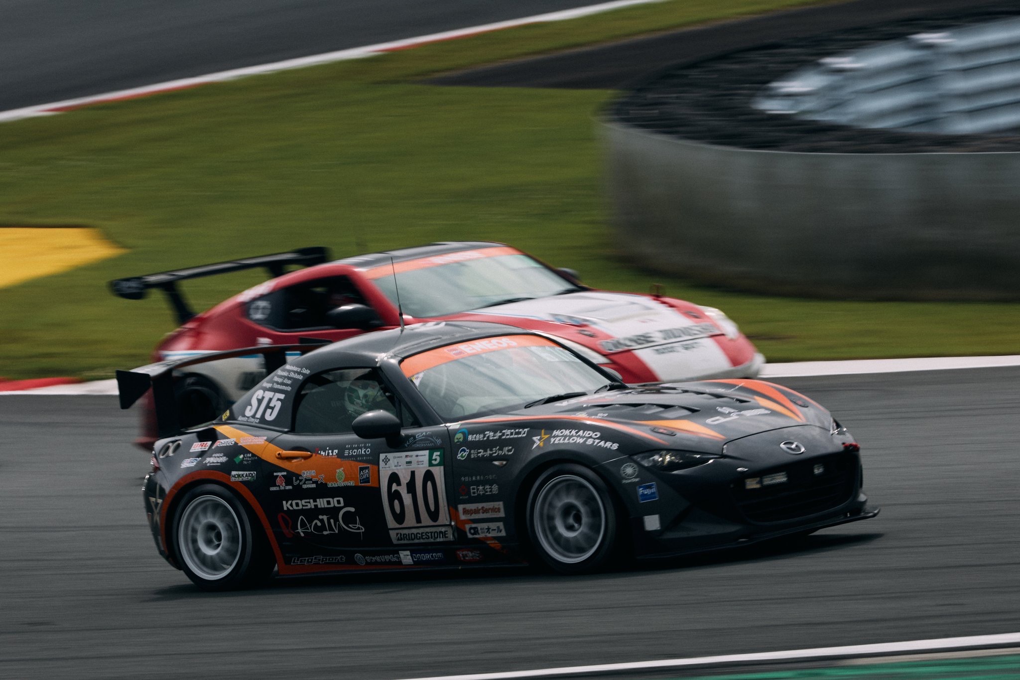 スーパー耐久第5戦へ向けて準備するK2 GARAGEのレーシングカー